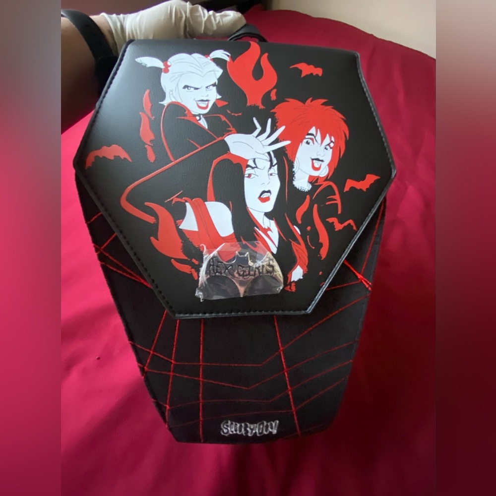 SCOOBY DOO’S THE HEX GIRLS COFFIN SHAPED MINI BACKPACK - Picture 10 of 13